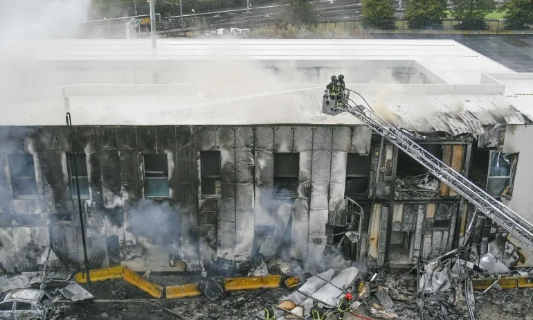 8 жертви при падането на туристически самолет в Милано - Tribune.bg