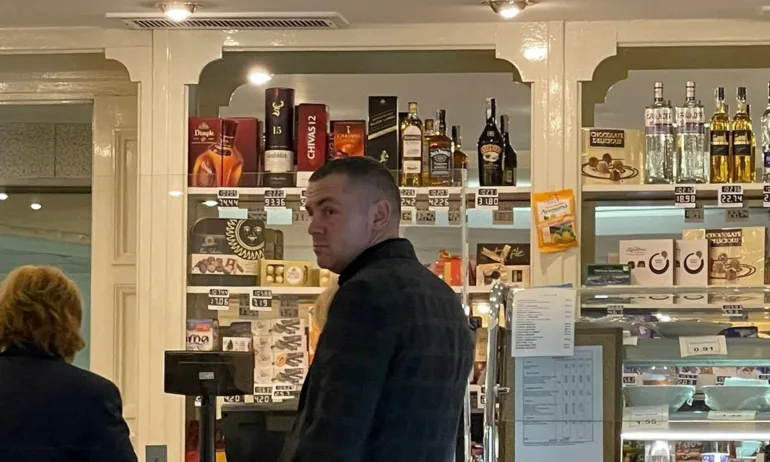 Депутатът Христо продължава щадящата си диета (Снимки) - Tribune.bg