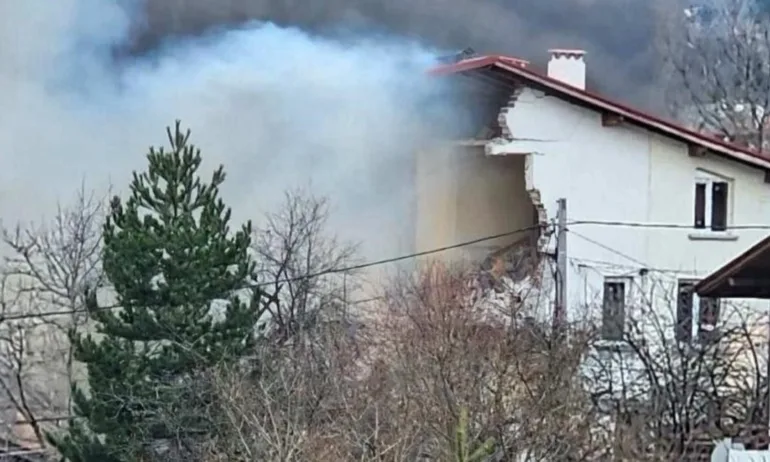 Голям взрив разтърси Банкя, има разрушения по къща (СНИМКИ) - Tribune.bg