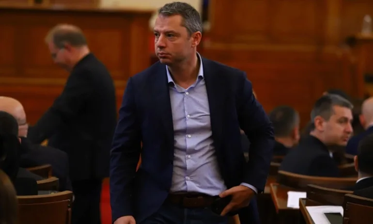 Делян Добрев попита Демерджиев за Кирил Петков, Бориславова, левчето от бензина и пици на кристали - Tribune.bg