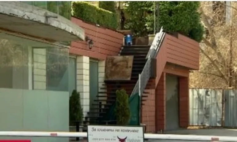 Три дни преди голямото отваряне: Незаконно парти в ресторант, клиенти се барикадираха - Tribune.bg