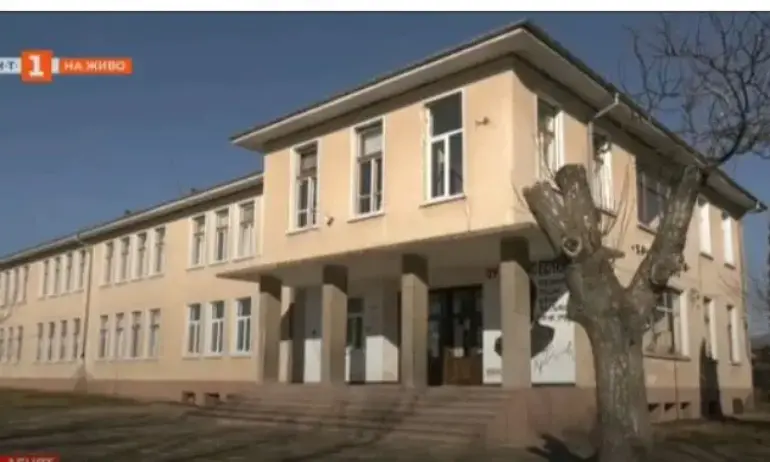 Преподаватели обвиняват директорка на хисарско училище в психически тормоз - Tribune.bg