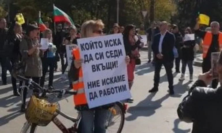 Ресторантьори и собственици на фитнес зали в Силистра на протест срещу зелените сертификати - Tribune.bg