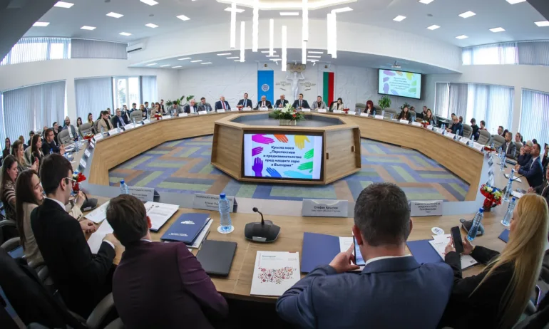 Кой иска отделяне на младежта от спорта в ресорното министерство? - Tribune.bg