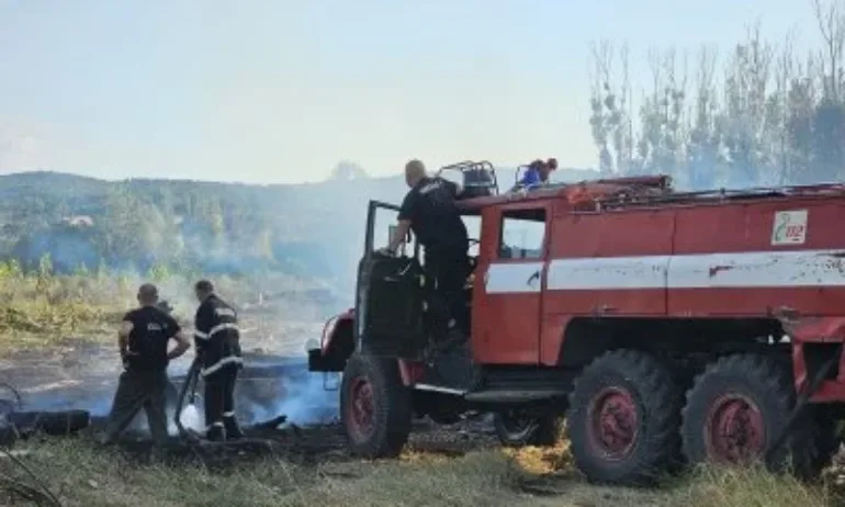 След пожара в Пловдивско: Дежурни екипи останаха на място през нощта - Tribune.bg