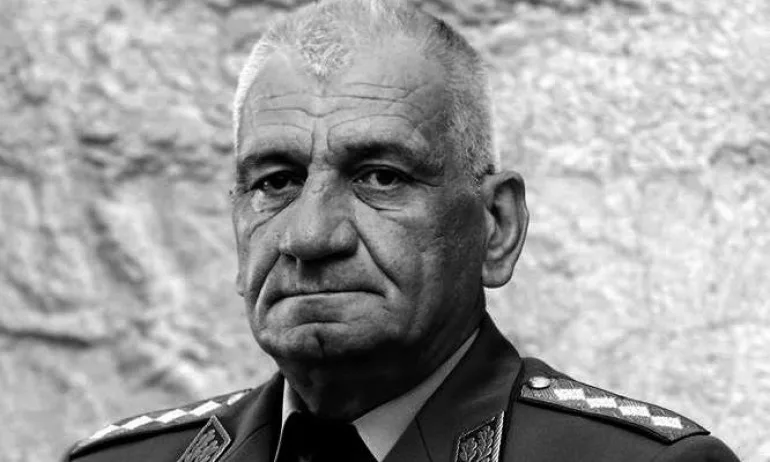 Почина началникът на отбраната ген. Андрей Боцев - Tribune.bg