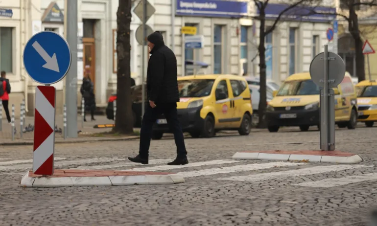 От началото на годината 163 пешеходци са санкционирани за неправилно пресичане или друго нарушение на пътя - Tribune.bg