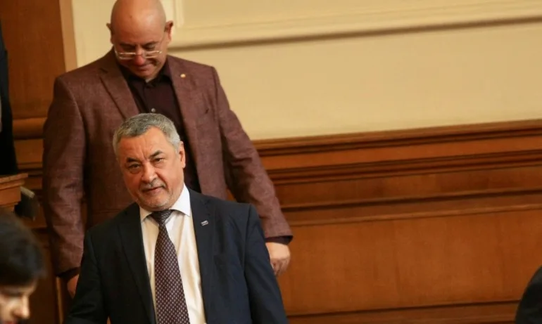 Валери Симеонов не очаква да се разрази сериозен скандал с Русия - Tribune.bg