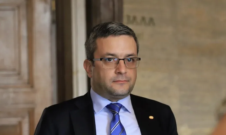 Тома Биков: Интересът на олигарсите е в страната да цари безвластие - Tribune.bg