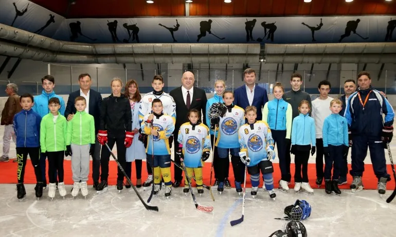 Министър Кралев откри реновираната тренировъчна зала на Зимния дворец на спорта - Tribune.bg