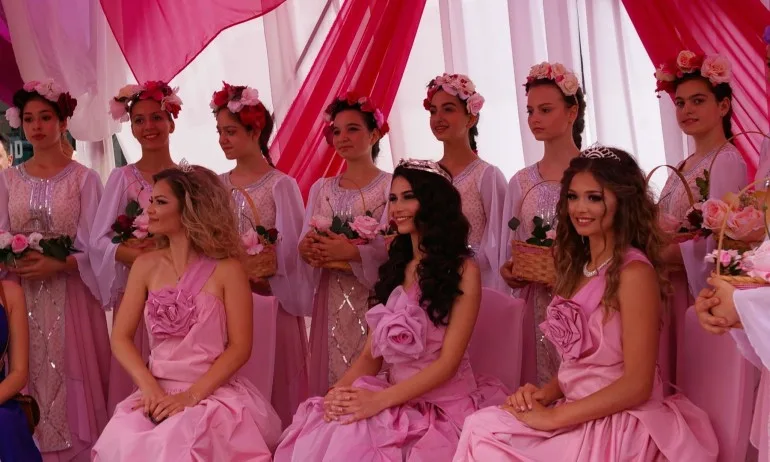 Безпрецедентно: Казанлък отмени Празника на розата - Tribune.bg