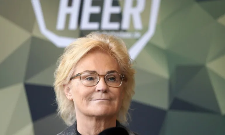 На фона на критики и гафове: Германският министър на отбраната Кристине Ламбрехт подаде оставка - Tribune.bg