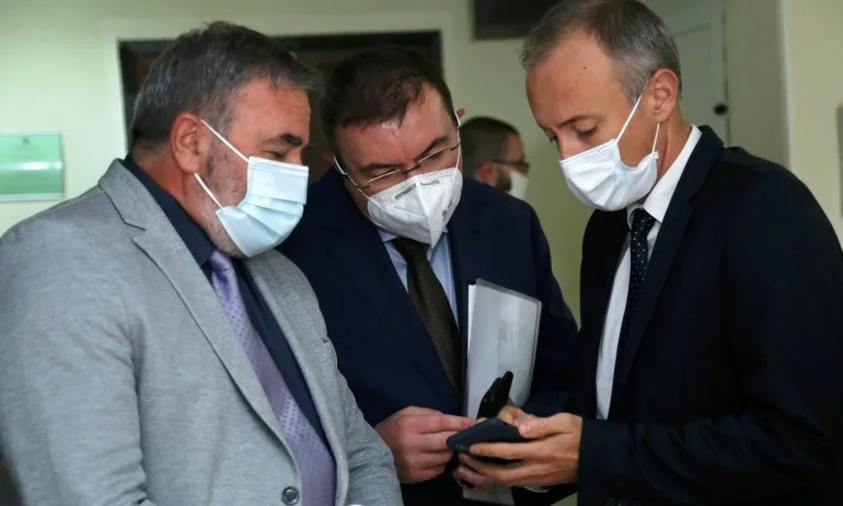 НОЩ при над 800 заразени: Засилваме контрола на мерките – ще се следи ден и нощ - Tribune.bg