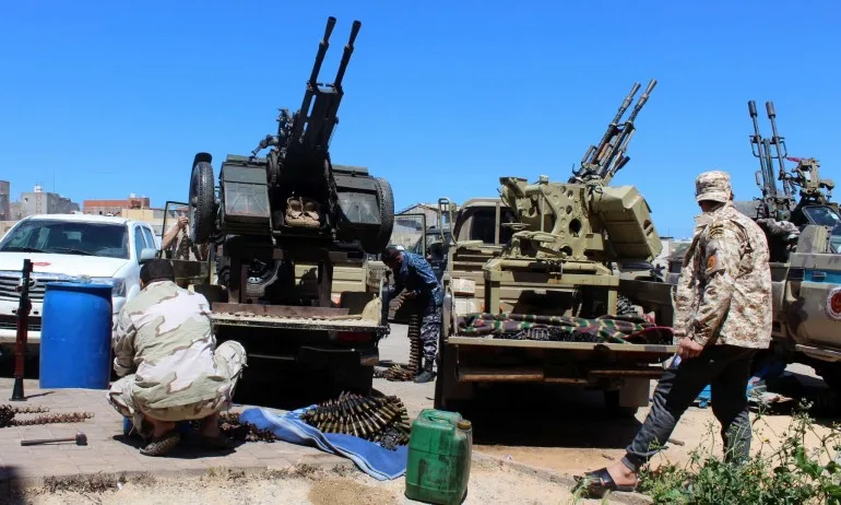 Примирието в Либия приключи за 2 дни, силите на Хафтар бомбардираха Триполи - Tribune.bg