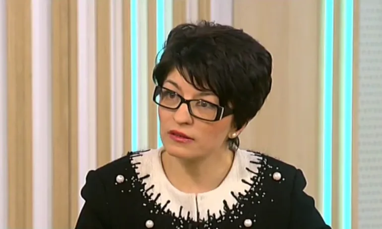 Десислава Атанасова: Президентът ползва само част от правата си – да налага вето - Tribune.bg