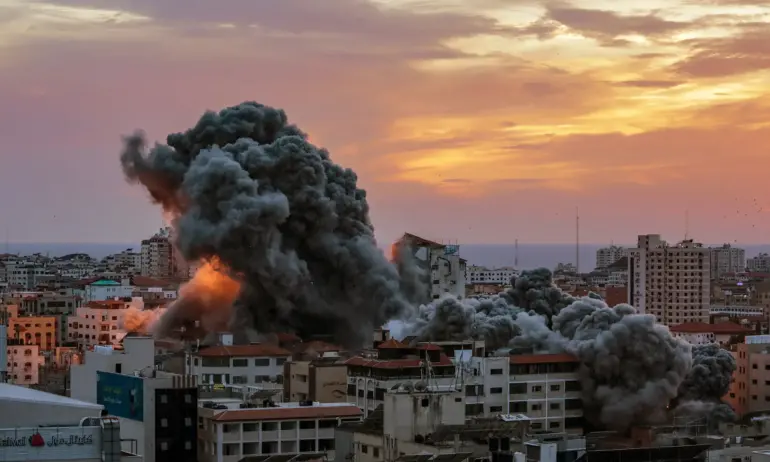 Израелската армия атакува стотици цели в Газа - Tribune.bg