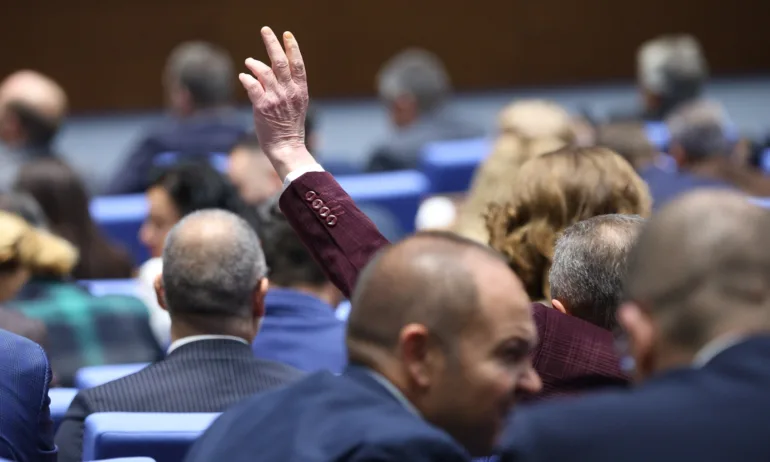 Без изненади и със скандал: Отново няма избран председател на НС - Tribune.bg