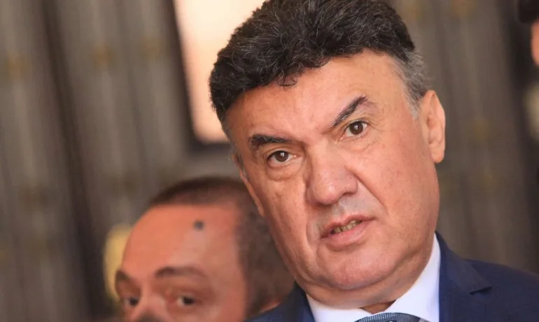 Боби Михайлов подаде оставка - Tribune.bg