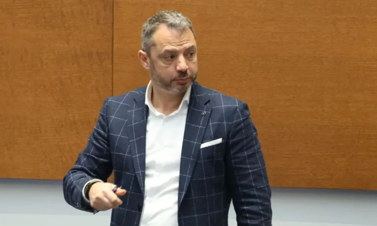 Делян Добрев: Днес е великолепен ден за България. Покриваме критериите за Еврозоната - Tribune.bg