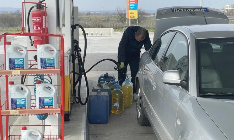 КЗК проверява цените на олиото и горивата - Tribune.bg