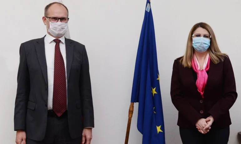 Посланикът на Дания към Ахладова: България се развива в правилната посока - Tribune.bg