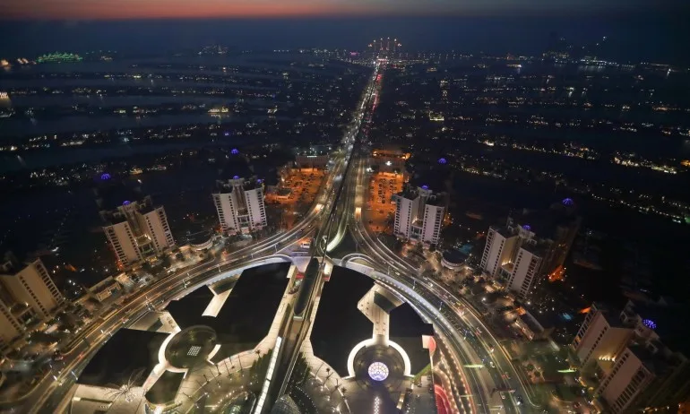 Българите, пристигащи в Абу Даби – с PCR, под карантина и с проследяваща гривна - Tribune.bg