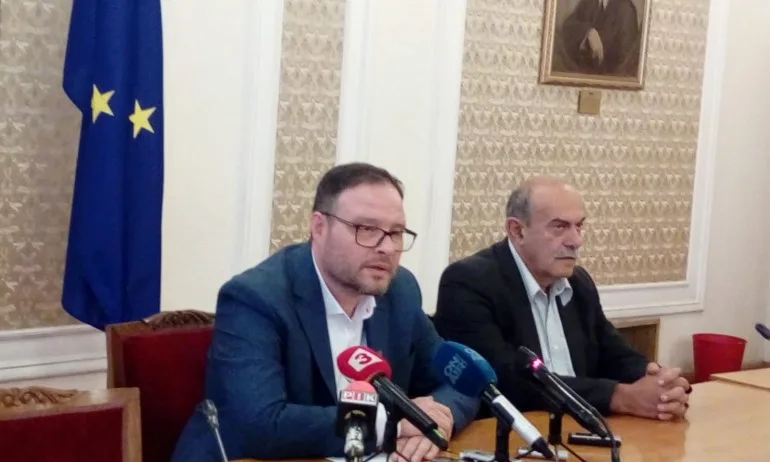 Депутатите от Атака със законопроект за отмяна на Закона за социалните услуги - Tribune.bg