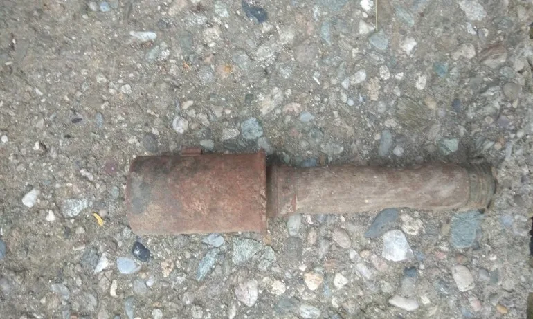 Военнослужещи унищожиха невзривен боеприпас, открит в частен имот - Tribune.bg