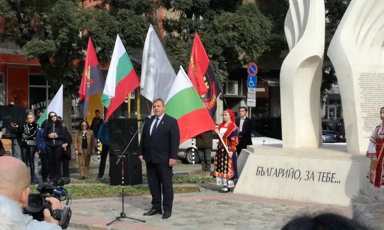 Каракачанов: Правителството не трябва да пада - Tribune.bg