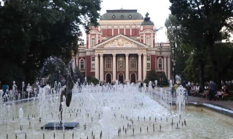 Бурята е нанесла сериозни щети на Народния театър - Tribune.bg