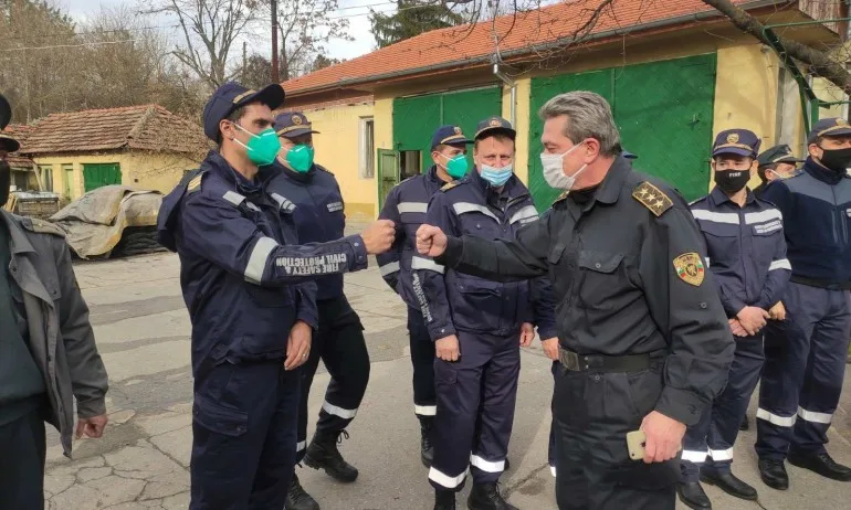 Наградиха полицаи и пожарникари заради действията им на жп гарата в Борово - Tribune.bg