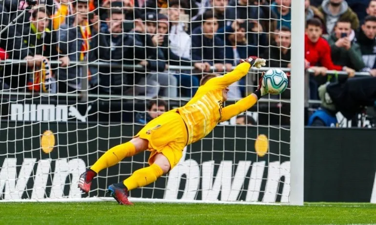 Валенсия срази Барселона на Местая - Tribune.bg