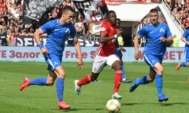 ЦСКА и Левски си размениха шест гола, но не се победиха в зрелищно дерби - Tribune.bg