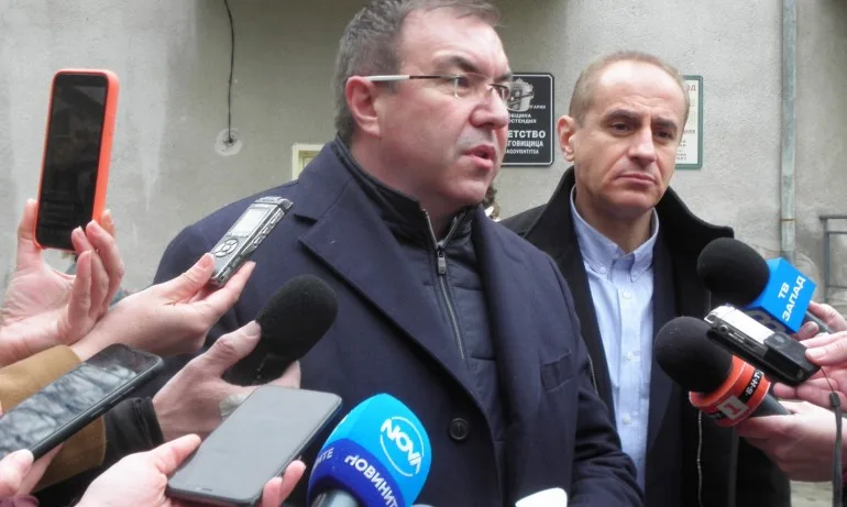 Проф. Ангелов: Ще затваряме детски градини и училища, където се налага - Tribune.bg