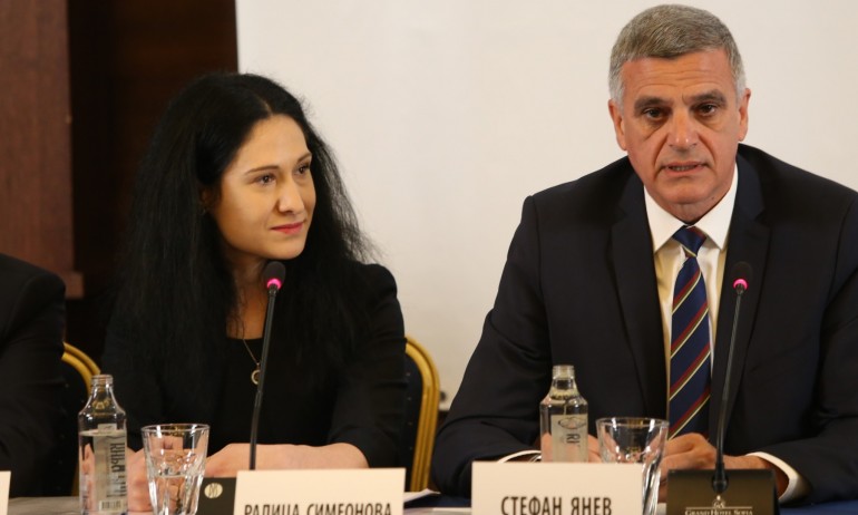 Ралица Симеонова: В тази деградирала медийна среда дебелокожието е задължително - Tribune.bg