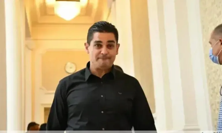 Радостин Василев обижда на лакеи и проститутки членове на ИТН-Плевен - Tribune.bg