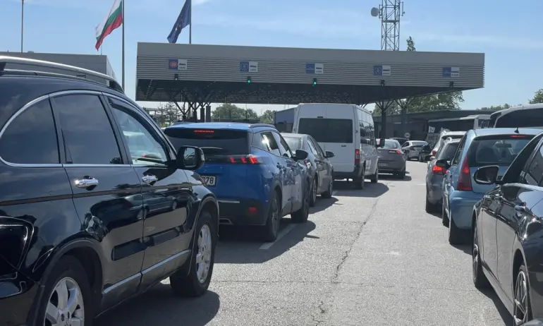 Забраняват и транзитното преминаване на автомобили с руска регистрация през България - Tribune.bg