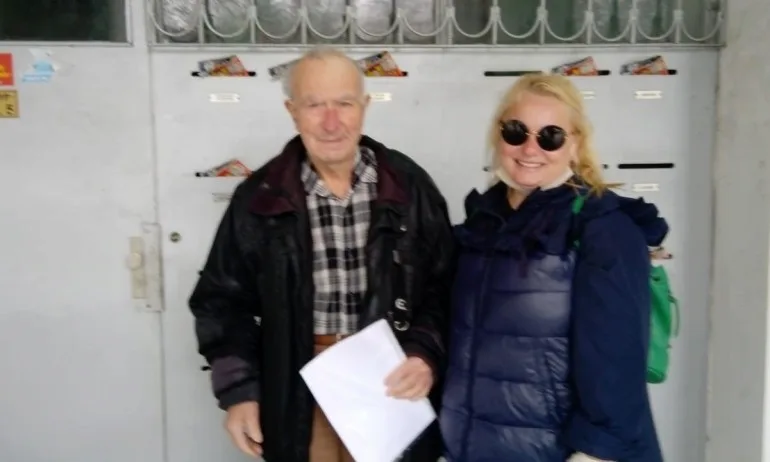 Куриери на доброто ще зарадват възрастни бургазлии по време на празниците - Tribune.bg