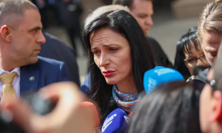 Мария Габриел: Бяхме помолени от ПП-ДБ за още време. Преговорите продължават още този следобед - Tribune.bg