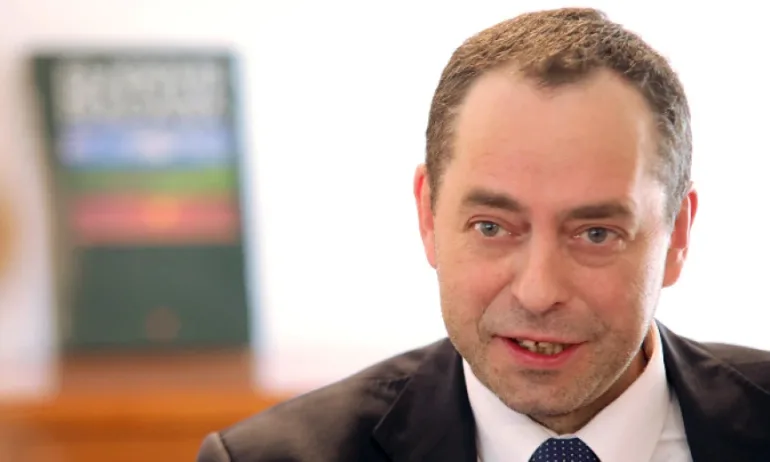 Посланик Ангелов се е върнал в Скопие - Tribune.bg