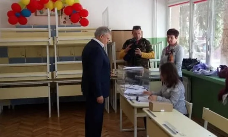 Румен Христов гласува за обединена Европа - Tribune.bg