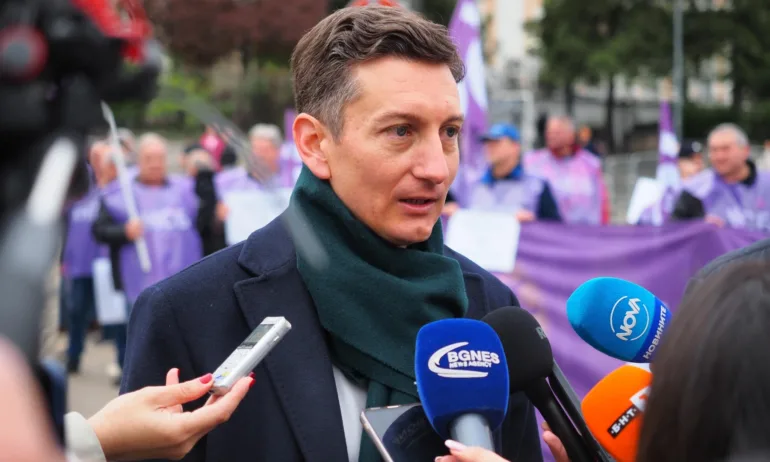 Зам. на Терзиев обяви, че шофьорите в градския взимат до 4600 лв. заплата. Те се учудиха - Tribune.bg