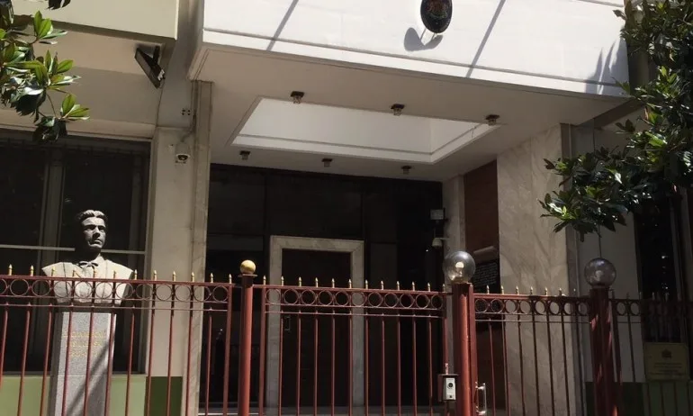 Безплатна храна и нощувка са осигурени за блокираните туристи на остров Самотраки - Tribune.bg