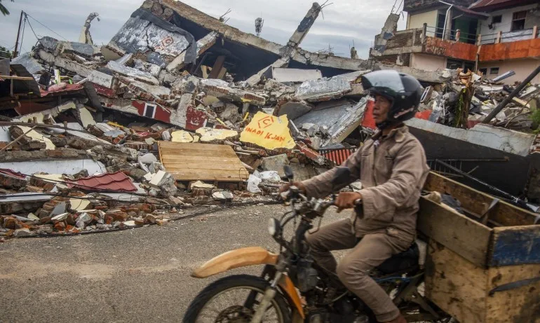 Броят на жертвите от земетресенията в Индонезия вече е 56 - Tribune.bg