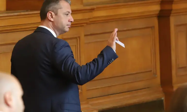 Делян Добрев: Гласувах против, никой не ме е карал да гласувам по друг начин - Tribune.bg