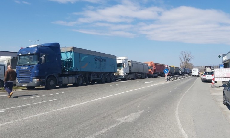 5 км е опашката от камиони на Кулата - Tribune.bg