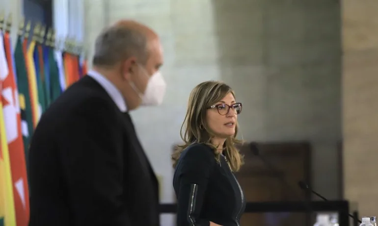 Захариева след разговора с Бучковски: Само думи не са достатъчни вече, искаме дела - Tribune.bg