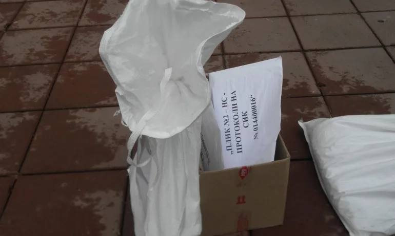 Опашки и забавяне в редица градове при предаването на изборните протоколи /ОБОБЩЕНИЕ/ - Tribune.bg