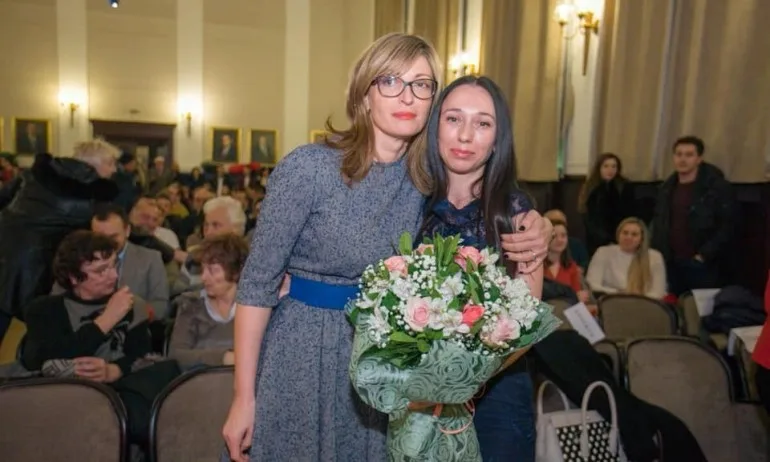 Захариева: Пожелавам на България и света повече хора като Боян Петров - Tribune.bg