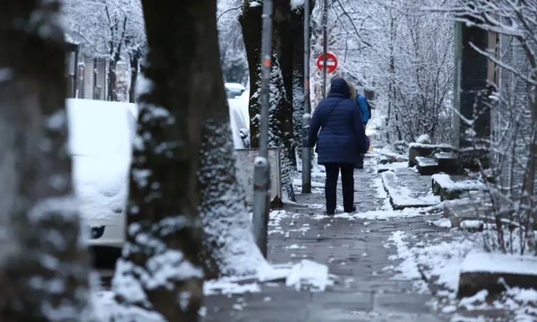 Снеговалежите отслабват, но застудяването продължава - Tribune.bg